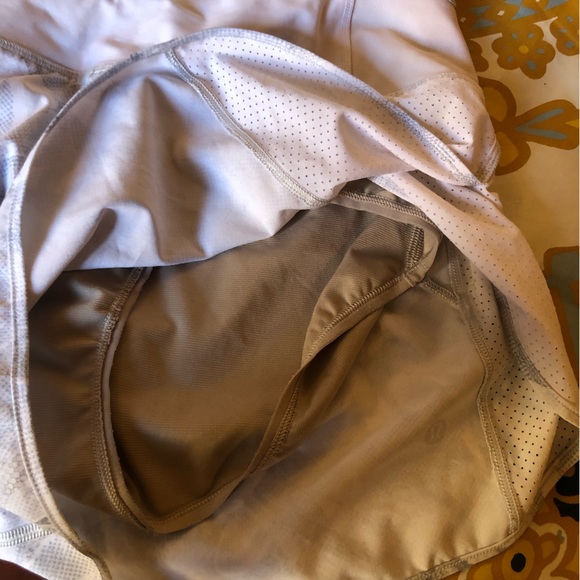 Perfect condition Lululemon speed up short - Picture 4 of 7